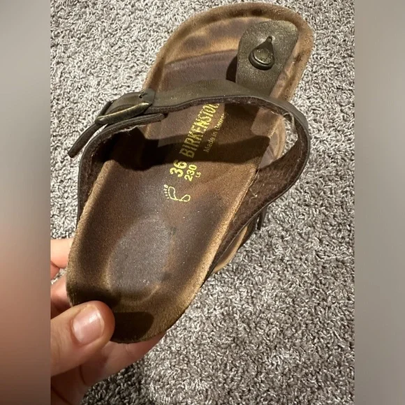 Birkenstock Gizeh Oiled Leather Olive color Sandals , size 36 EU , 5-5.5 US - Picture 3 of 12